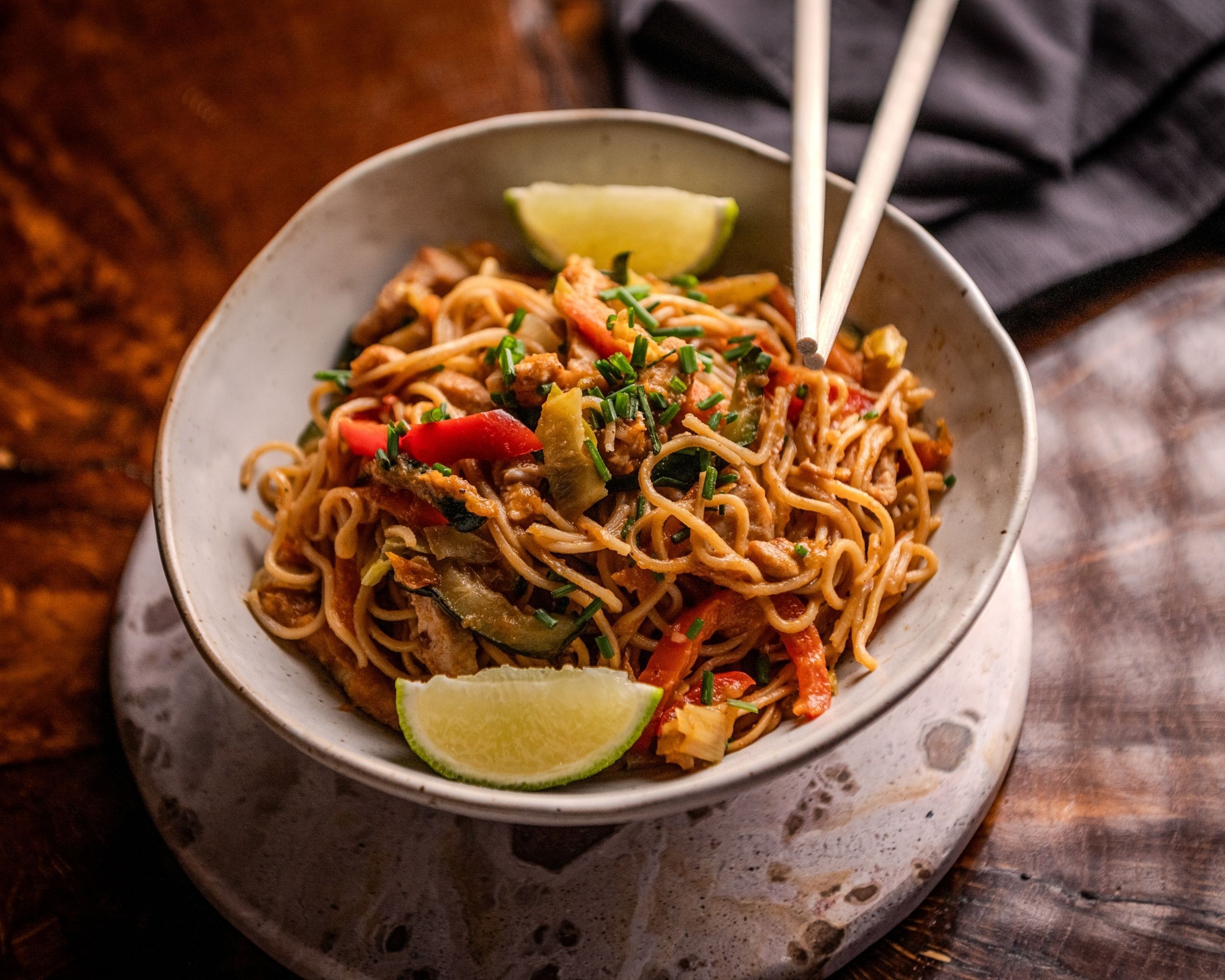Fideos salteados de cerdo y verduras