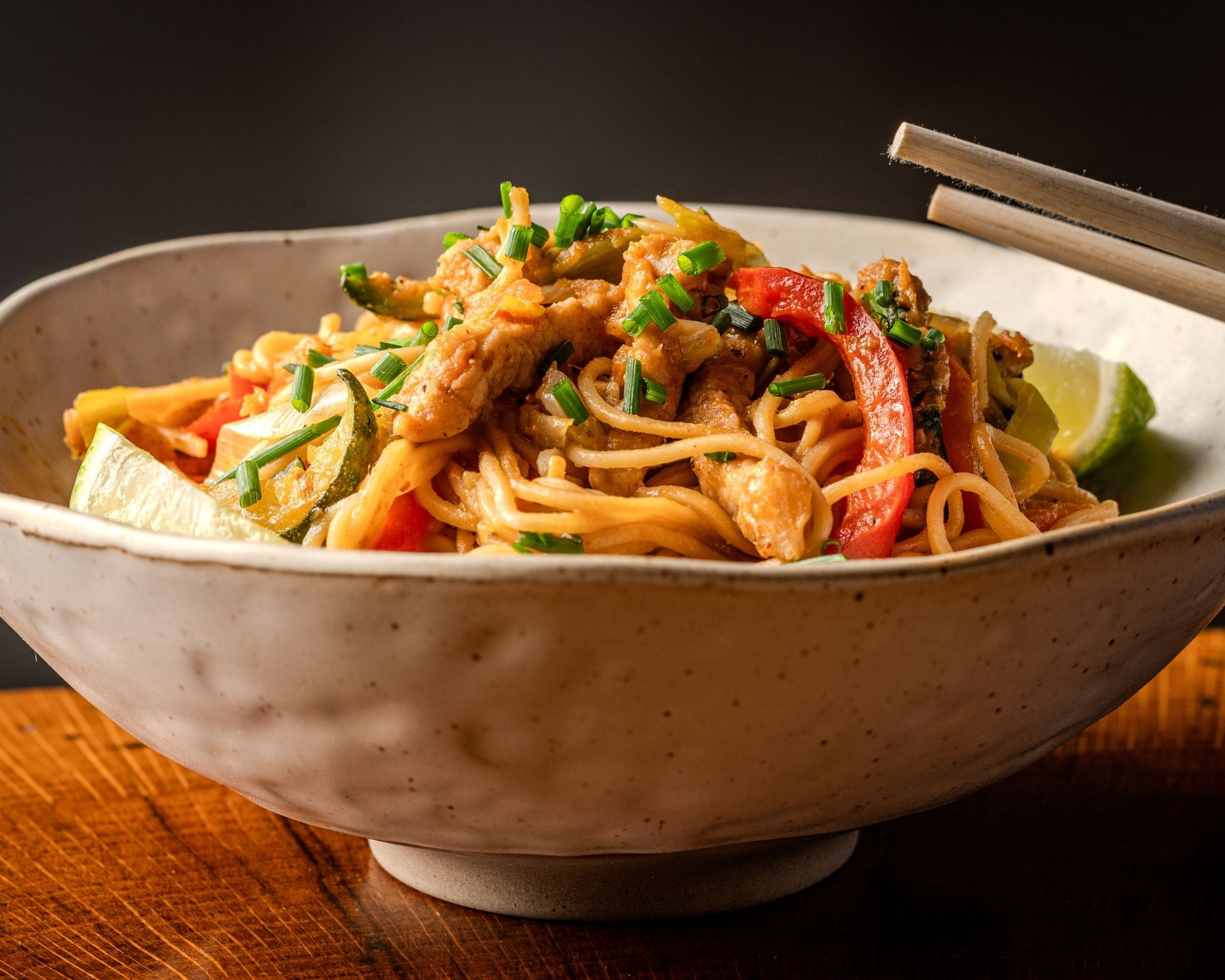 Fideos salteados de cerdo y verduras
