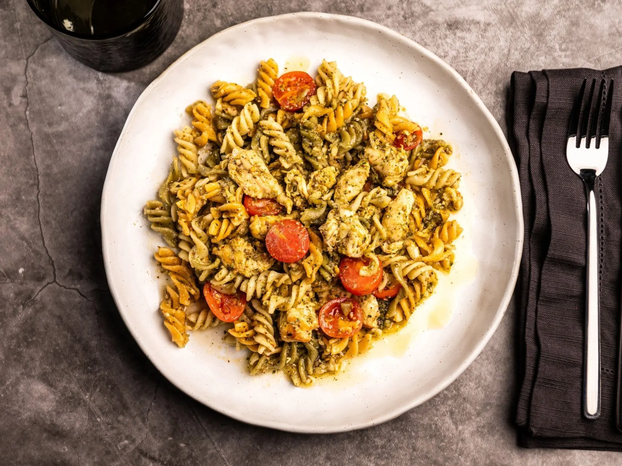 ensalada de pasta pollo y pesto
